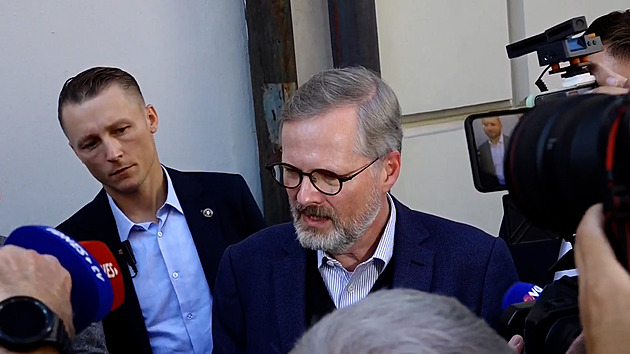 Fialová vlna proti Fialovi. Povodeň vládu nezachránila, Piráti se topí, ale i Babiš si musí dávat pozor