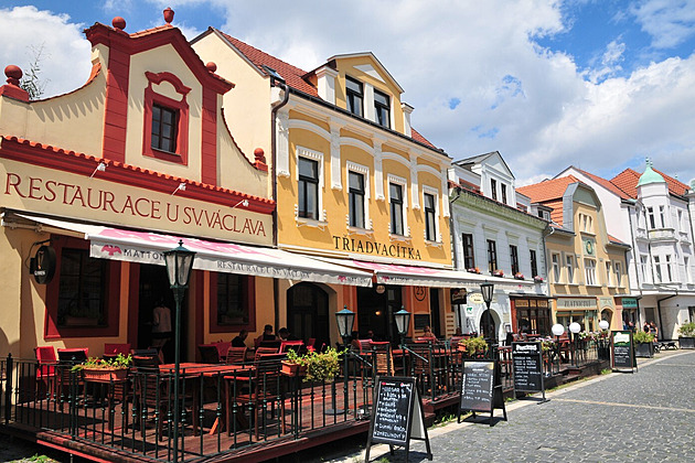 Podnikům v gastru sezona nevyšla. Diskotéky jsou na odstřel, hitem jsou kavárny