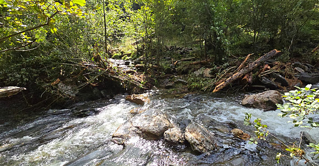 Povode pokodila a podemlela lávky na lut znaené turistické trase podél...