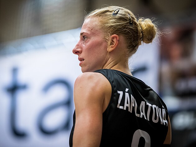 Petra Z�platov�, kapit�nka basketbalistek brn�nsk�ch �abin, b�hem odvety...