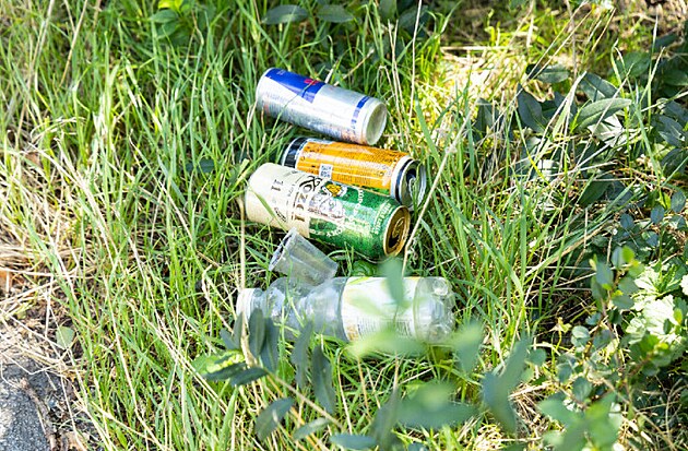 Zaveden� z�lohov�ho syst�mu by v�razn� sn�ilo mno�stv� voln� odhozen�ho odpadu