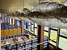 Interi�r mosteck� knihovny v Moskevsk� ulici. O soustav� krout�c�ch se...