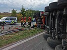 Na d�lnici D55 mezi Hul�nem a Otrokovicemi havaroval r�no kamion. �idi� utrp�l...