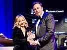 Americký podnikatel Elon Musk pedává cenu Global Citizen Award od think-tanku...