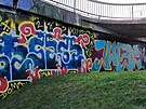 Nov� graffiti u cyklostezky na most� u soutoku v Hradci