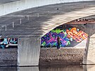 Nov� graffiti na mostu u soutoku Labe a Orlice v Hradci Kr�lov� (23. z��� 2024)