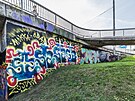 Nov� graffiti na mostu u soutoku Labe a Orlice v Hradci Kr�lov� (23. z��� 2024)