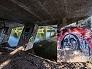 Nov� graffiti na mostu u soutoku Labe a Orlice v Hradci Kr�lov� (23. z��� 2024)