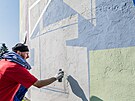 Soihe, �v�carsk� um�lec �ij�c� v Berl�n�, maluje na vodojem v hradeck�m...