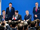 Premiér Petr Fiala (ODS) a jihokorejský prezident Jun Sok-jol navtívili závody...