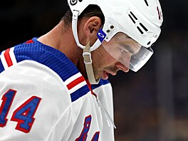 Kanadský hokejista Greg McKegg v dresu New York Rangers.