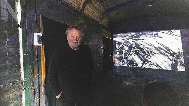 Brn�nsk� premi�ry expozice Vlak Lemkin p�ipom�naj�c� tragick� ud�losti 20. stolet� se z��astnil sv�tov� zn�m� fotograf Anton�n Kratochv�l kv�li vlastn�m sn�mk�m genocidy ve Rwand�. N�v�t�vn�ci je na t�to v�stav� mohou vid�t.