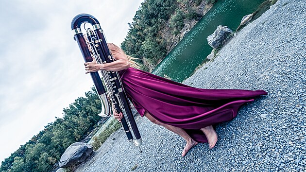 Kontrafagotistka Petra Mal. Jej nstroj m dlku pt metr a vyrb jej jen pr firem na svt.