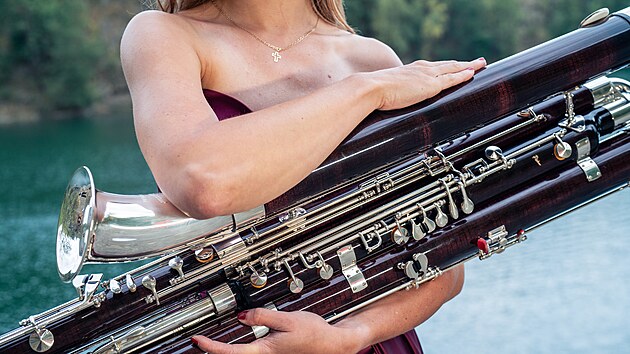 Kontrafagotistka Petra Mal. Jej nstroj m dlku pt metr a vyrb jej jen pr firem na svt.
