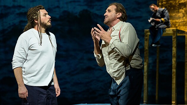 Denys Pivnickij (Otello) a Miko�aj Zalasi�ski (Jago) v inscenaci Verdiho Otella v pra�sk� St�tn� ope�e