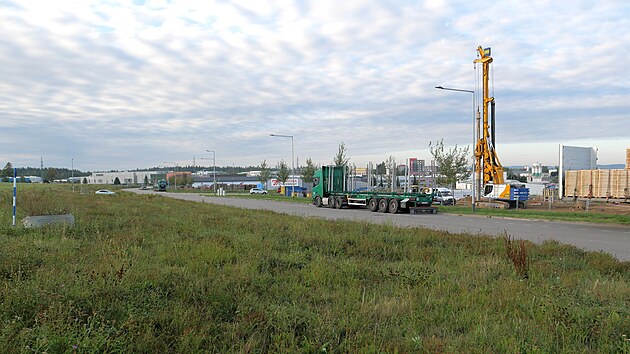 Na zhruba deseti hektarech plochy v lokalit� Jamsk� II (na sn�mku) stav� prvn� firma, s dal��mi m� m�sto uzav�en� smlouvy nebo s nimi jedn�.