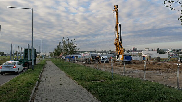 Na zhruba deseti hektarech plochy v lokalit� Jamsk� II (na sn�mku) stav� prvn� firma, s dal��mi m� m�sto uzav�en� smlouvy nebo s nimi jedn�.