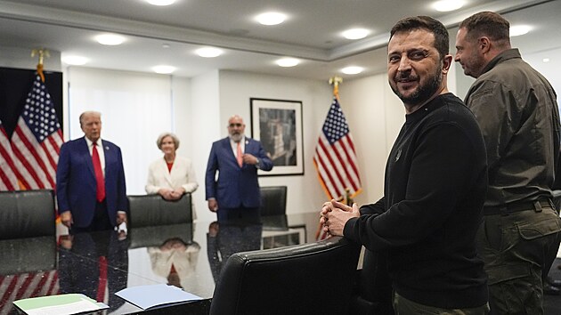 Kandidt na americkho prezidenta Donald Trump se seel v New Yorku s Volodymyrem Zelenskm. (27. z 2024)