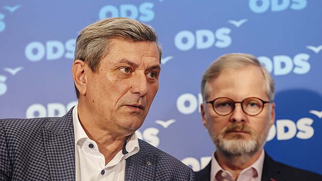 Premir a pedseda ODS Petr Fiala a f sentnho klubu ODS a TOP 09 Zdenk Nytra