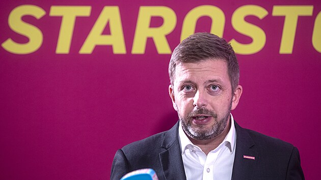 P�edseda STAN a ministr vnitra V�t Raku�an po mimo��dn�m jedn�n� p�edsednictva hnut�