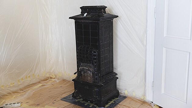 Kamna v brn�nsk�m dom�, v n�m� �il slavn� b�sn�k Ji�� Mahen, skr�vala des�tky let r�zn� dopisy a pozn�mky, o nich� doned�vna nem�l nikdo tu�en�. (23. z��� 2024)