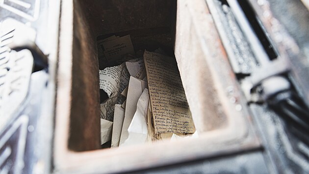 Kamna v brn�nsk�m dom�, v n�m� �il slavn� b�sn�k Ji�� Mahen, skr�vala des�tky let r�zn� dopisy a pozn�mky, o nich� doned�vna nem�l nikdo tu�en�. (23. z��� 2024)