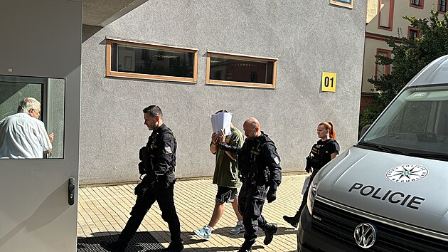 Mlad�ka kriminalist� obvinili ze zavra�d�n� sv� partnerky (20. z��� 2024)