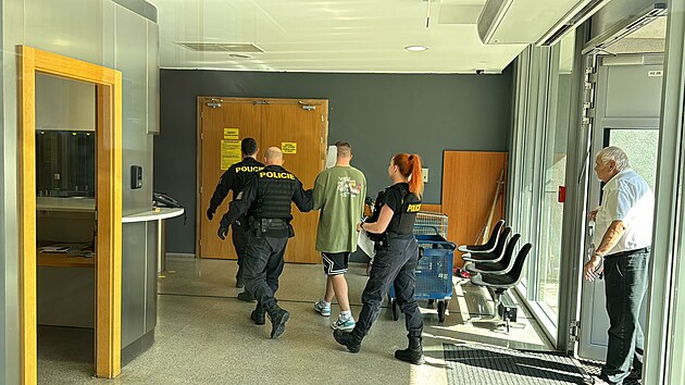 Mlad�ka kriminalist� obvinili ze zavra�d�n� sv� partnerky (20. z��� 2024)