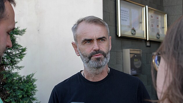 Do volebn�ho �t�bu P��sahy dorazil i jej� p�edseda Robert �lachta. (21. z��� 2024)