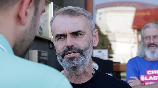 Do volebn�ho �t�bu P��sahy dorazil i jej� p�edseda Robert �lachta. (21. z��� 2024)