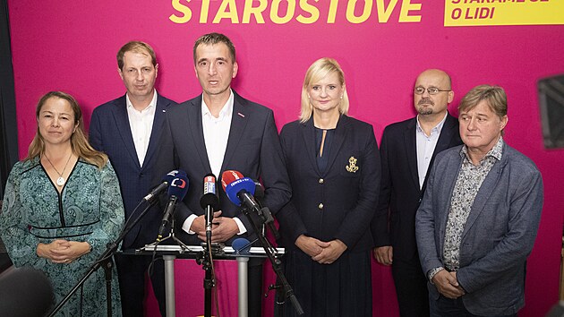 Tisková konference hnutí STAN po volbách do Senátu. Na fotografii Ondřej Lochman, Lukáš Vlček a Petra Pecková (28. září 2024)