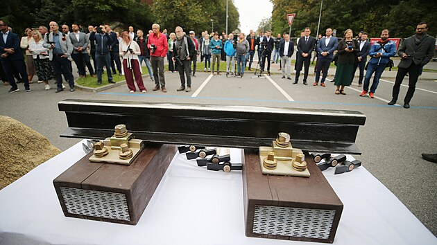 V Jihlav� byla slavnostn� zah�jena kompletn� p�estavba sta�i�k�ho m�stsk�ho n�dra��. Do dvou let by na jeho m�st� m�l vyr�st modern� dopravn� termin�l za jednu a t�i �tvrt� miliardy korun. (26. z��� 2024)