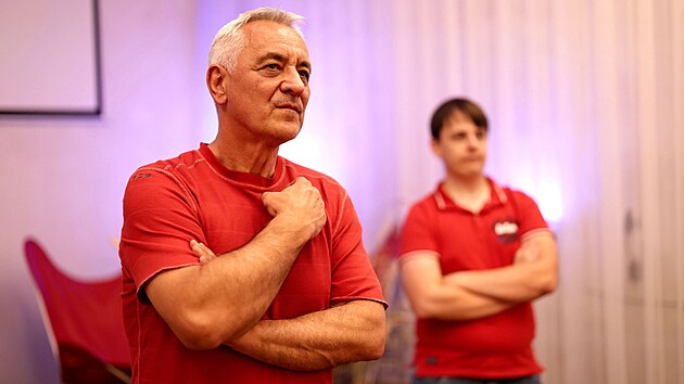 Kon��c� hejtman Olomouck�ho kraje Josef Such�nek ve volebn�m �t�bu STAN