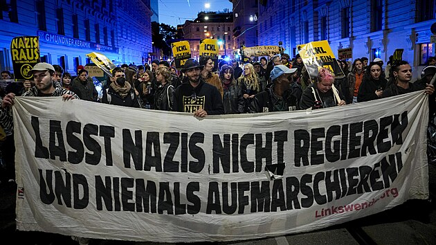 Aktivist� protestuj� ve V�dni proti Svobodn� stran� Rakouska (FP�), kter� b�v� ozna�ov�na za populistickou. (29. z��� 2024)
