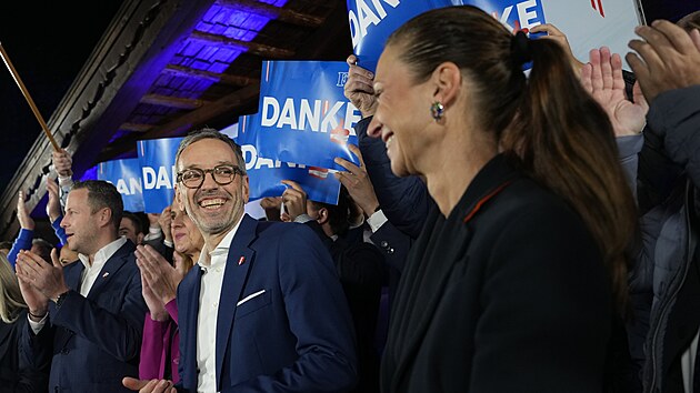 L�dr svobodn�ch Herbert Kickl stranu popisuje jako jedin� z�stupce lidu stoj�c� proti syst�mu, kter� p�esn� nedefinuje. (29. z��� 2024)