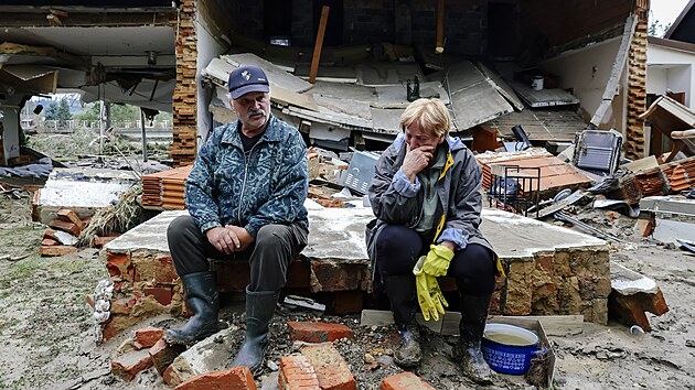 Rudolf a Vlasta Dory��kovi p�i�li o sv�j d�m v obci Z�tor Lou�ky nedaleko �eky Opavy. (19. z��� 2024)