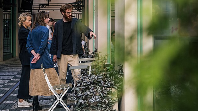 Hrznsk pas se z obyejn turistick atrakce po rekonstrukci zmnila v elegantn lokalitu. Prchozmi domy bvalo Star Msto protkno. (25. z 2024)