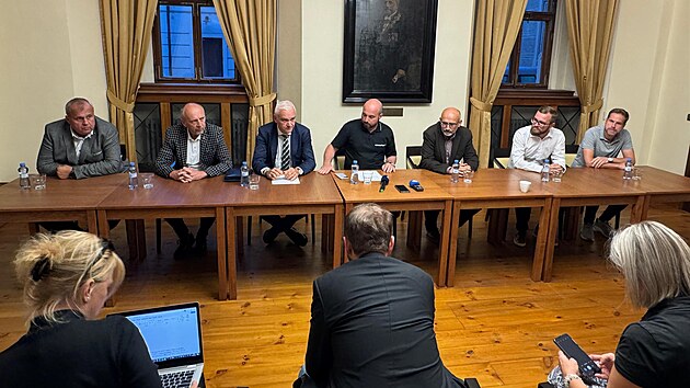 Tiskov� konference hnut� ANO, kter� z�skalo v krajsk�ch volb�ch od voli�� 38,63 procent hlas�. (22. z��� 2024)