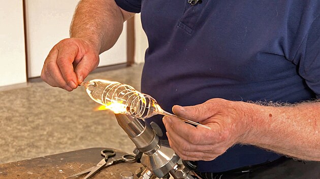 Z nat��en� 139. d�lu magaz�nu POZOR VLAK, sklen�n� lokomotivy Michala Zahradn�ka