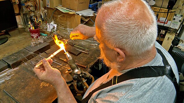 Z nat��en� 139. d�lu magaz�nu POZOR VLAK, sklen�n� lokomotivy Michala Zahradn�ka