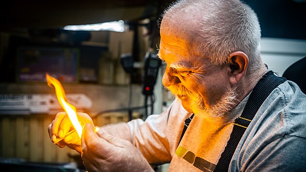 Z nat��en� 139. d�lu magaz�nu POZOR VLAK, sklen�n� lokomotivy Michala Zahradn�ka