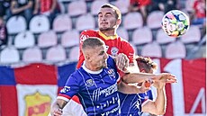 Momentka z druholigového derby mezi Zbrojovkou Brno (v �erveném) a Lí�ní, v...