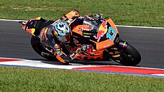 Celestino Vietti b�hem ve Velké ceny Emilie-Romagny Moto2.