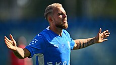 Vasil Kuej z Mladé Boleslaví se raduje z gólu proti Pardubicím.