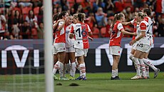 Fotbalistky Slavie slaví gól v zápase kvalifikace Ligy mistry.