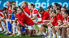 Zklamané fotbalistky Slavie po zápase kvalifikace Ligy mistry.