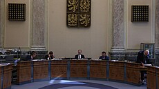 Ivan Barto dorazil na schzi na Úad vlády. Vedle nj Vít Rakuan, Petr Fiala...