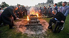 Zapálení Masarykovy varty v Lánech. Milo Zeman a Karel Schwarzenberg...