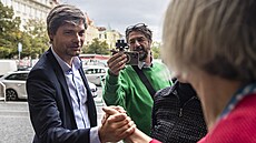 Shromá�d�ní p�íznivc� senátorského kandidáta Marka Hil�era v pr�b�hu s�ítání...