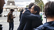 Shromá�d�ní p�íznivc� senátorského kandidáta Marka Hil�era v pr�b�hu s�ítání...